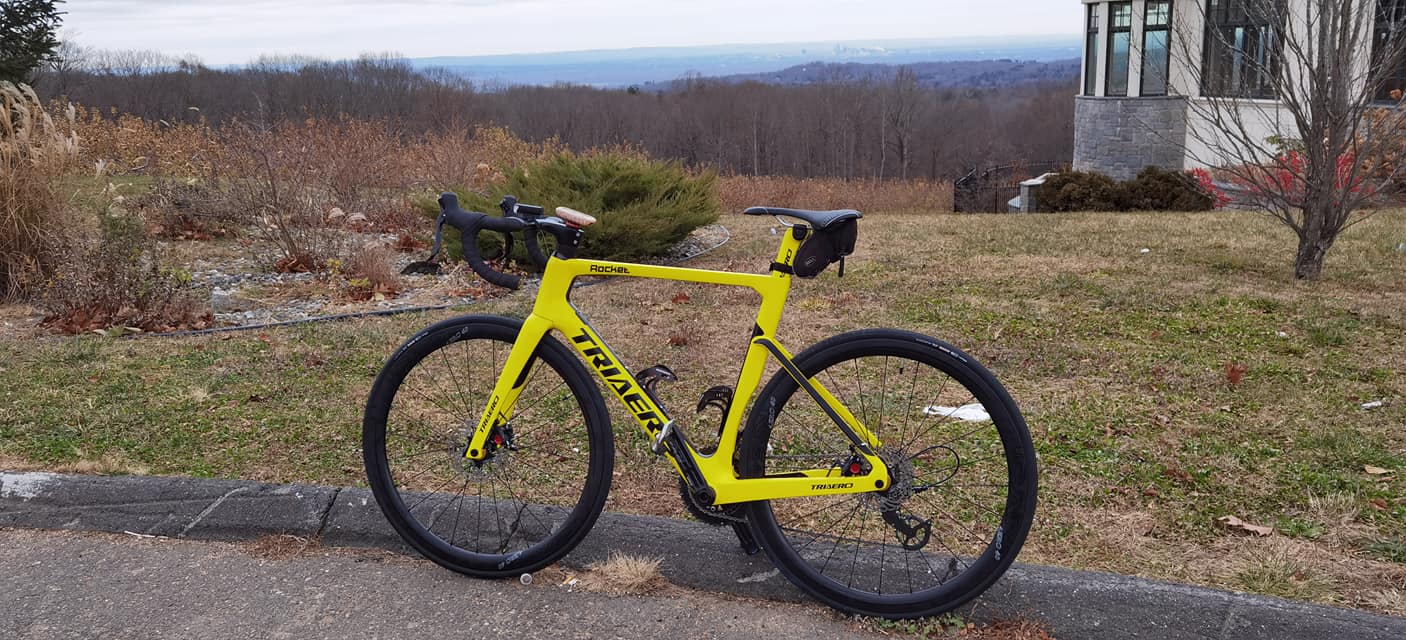 Perché le bici di alto livello sono in fibra di carbonio?