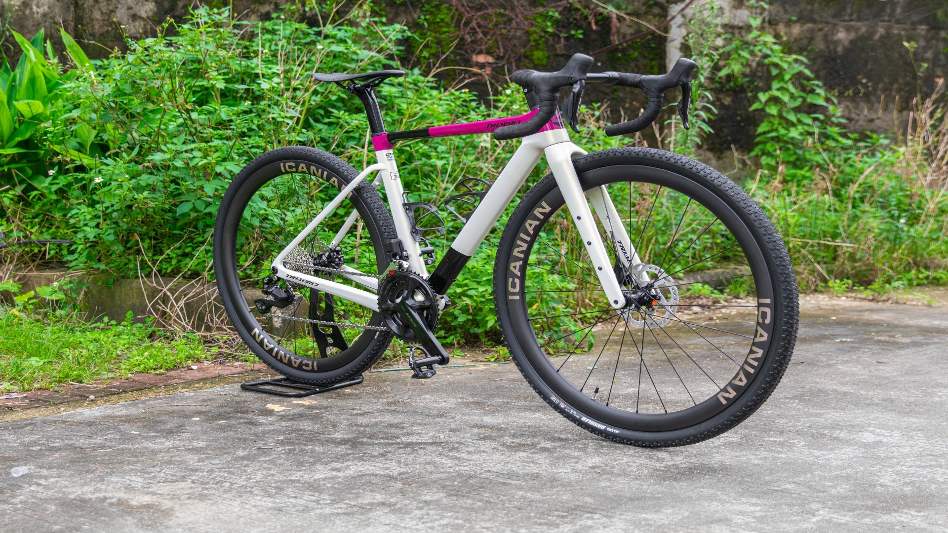 幅広タイヤを使用する理由と、13 速で 1x D の可能性を最大限に