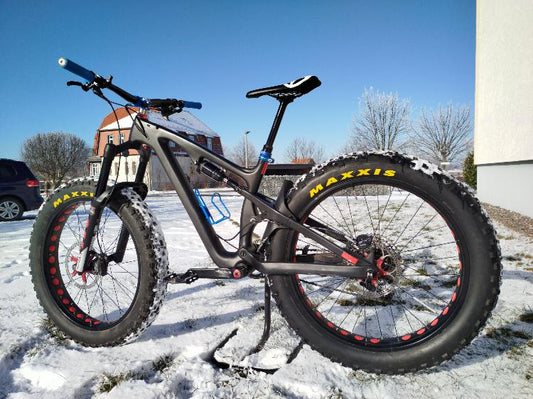 Fat Bike Forks: Suspension vs Carbon Rigid - Which is the Best Option?