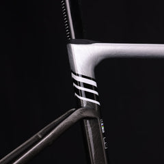 ICAN Graro gravel bike frame in ice crack paintjob